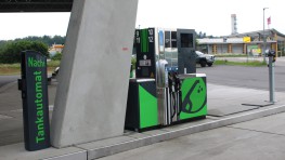Tankstelle Mangold: Zapfsäule und Tankautomat von Tokheim