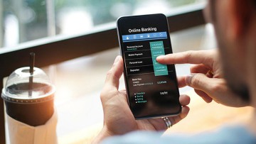 Online-Banking_ID_Touch_Smartphone_Fingerabdruck