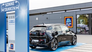 Elektroauto während des Einkaufs laden: Das planen Aldi & Co. - eine Übersicht