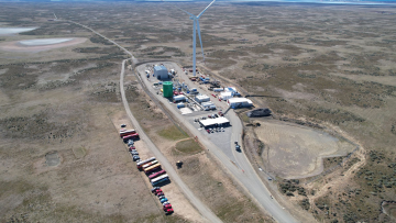 Mit starkem Wind zu grünem Benzin: E-Fuel-Anlage in Chile eröffnet 