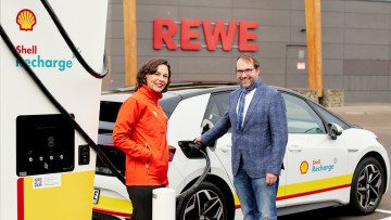 Shell_Ladesäule_Rewe_Ladeinfrastruktur_E-Auto_Elektromobilität