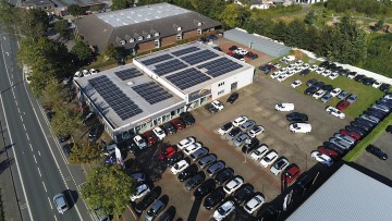 Photovoltaik auf Autohäusern: Vom Greenhorn zum Profi