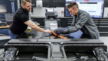 Porsche: Service-Konzept für Hochvolt-Batterien