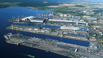 Rostock Port: Rostocker Autoterminal schlägt erste Neu-Fahrzeuge um
