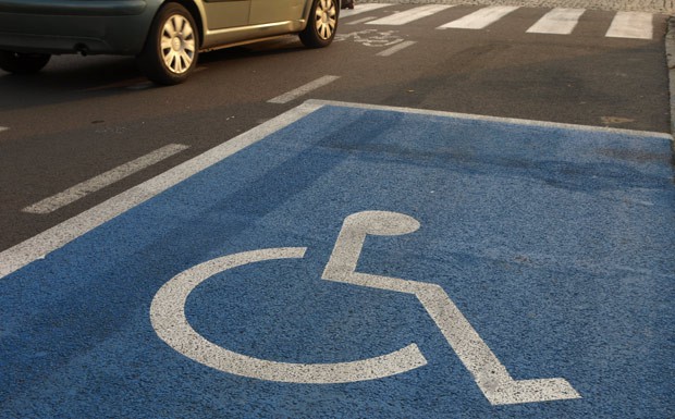 Behindertenparkplatz Rollstuhlfahrer