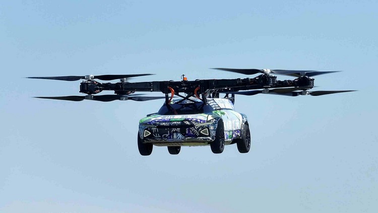 Flugauto Aeroht X3: E-Mobil als Drohne