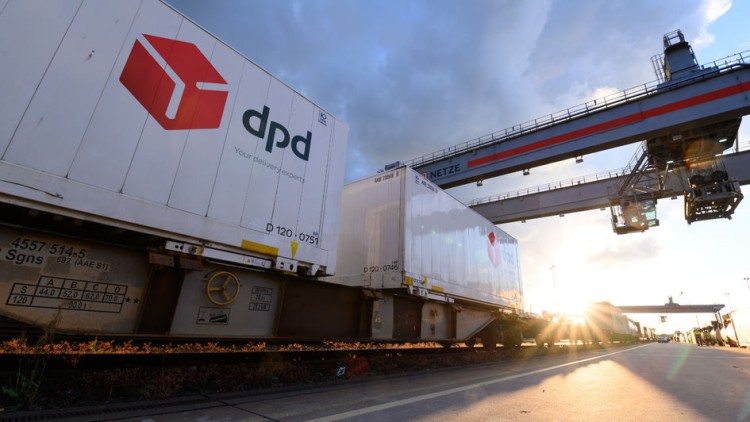 DPD Güterzug Pakete